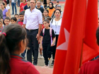 Babasının Yardımıyla Protez Bacaklarla Okula Başlayan Özge