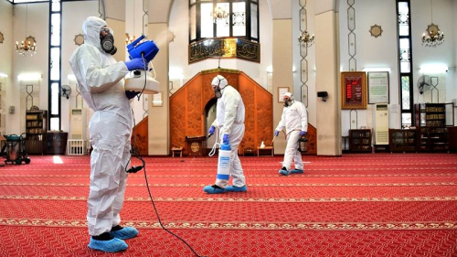 BAE'de imamlara koronavirs ayar: Cuma namaz 10 dakikay gemesin