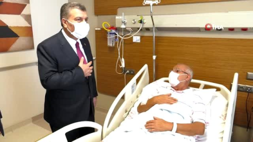Bakan Koca, Adana'da hastalar ziyaret etti