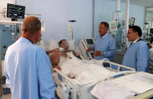 Bakan zhaseki, yaral polisi ziyaret etti