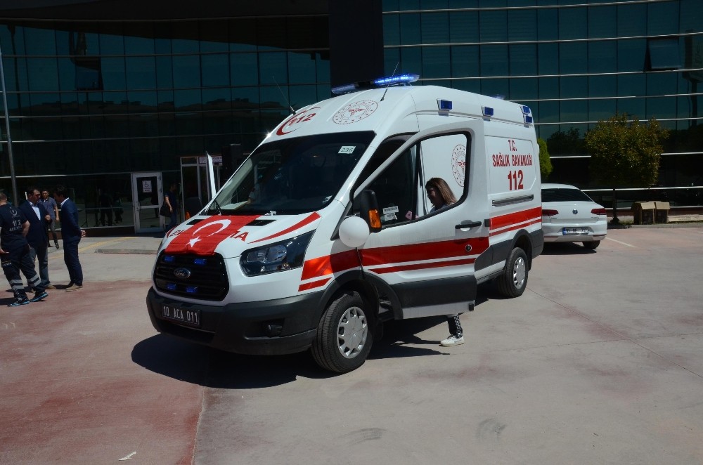 Bal�kesir'de ambulans teslim t�reni
