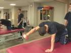 Balkondan D��en Gen� Yeniden Y�r�yebilmenin Sevincini Ya��yor