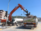 Belen'de hurda t�r devrildi: 1 yaral�, 4 ara�ta hasar