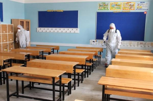 Beykoz'da hastane, okul ve taksi duraklar dezenfekte edildi