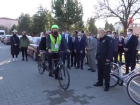 Bilecik valisi kendini g�rme engelli bireyler yerine koydu, g�zleri kapal� bisiklet kulland�