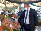 Bilim Kurulu �yesi pazarda al��veri� yaparak vatanda�lar� uyard�
