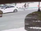 Bisiklet yolunda s�rd��� motosiklet ile kad�na �arpt�: 1 yaral�