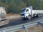 Bursa'da rampadan inen t�r istinat duvar�na �arpt�