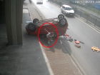 Bursa'da Ters D�nen Ara�taki Kad�n S�r�c�, Yaralanan K�z�n�n Yard�m�na Ko�tu