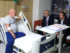 Çalışma ve Sosyal Güvenlik Bakanı, Memur-Sen Genel Başkan Yardımcısını hastanede ziyaret etti