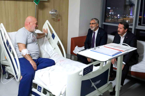 alma ve Sosyal Gvenlik Bakan, Memur-Sen Genel Bakan Yardmcsn hastanede ziyaret etti