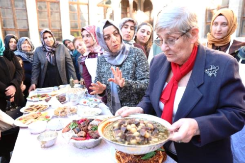 Canan Karatay: Lahmacun En Salkl Fast-food