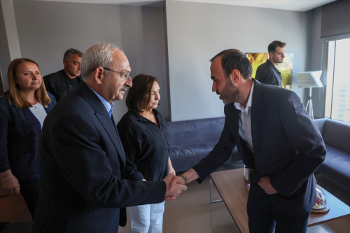 CHP Genel Bakan Kldarolu, hastanede tedavi gren Emine enyaar' ziyaret etti