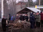 �in'den getirilen vatanda�lar� istemeyen Ukraynal�lar barikat kurarak protestoda bulundu