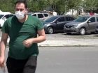 Cuma namaz�n� Tenis Kortunda k�ld�lar