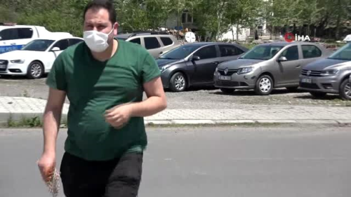 Cuma namazn Tenis Kortunda kldlar