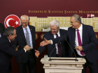 Cumhuriyet Halk Partisi koronavir�se kar�� ser�e parmak de�direrek selam vermiyor