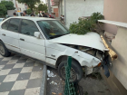 Dar�ca'da otomobil yoku�ta kontrolden ��karak balkon duvar�na �arpt�: 2 yaral�