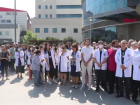 DENİZLİ'DE SAĞLIK ÇALIŞANLARINDAN DOKTORUN ÖLDÜRÜLMESİNE TEPKİ