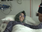 Depremde 2 baca��n� kaybeden B��ra hem�irenin 30 meslekta�� refakat��s� oldu