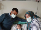 Depremde a��r hasar alan evden ��kar�lan SMA hastas� Z�mra Nazl�, Eski�ehir'de ya�am sava�� veriyor