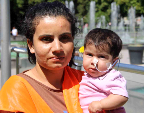 Depremde bir bebek hayatn kaybetti, dieri iin mcadele devam ediyor