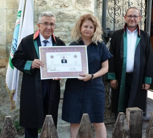 Di Hekimi 40 Yl Sonra Avukatlk Cbbesi Giydi