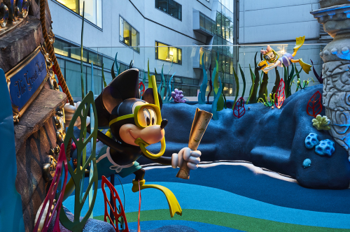 Disney, Hastanede Tedavi Gren ocuklar in  Dev Bir Oyun Alann Hayata Geirdi