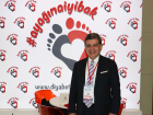 Diyabet kongresine kat�lan doktorlardan k�rm�z� �orapla fark�ndal�k hareketi