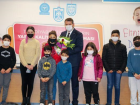 Diyabetli ��rencilere sens�rl� glikoz �l��m cihaz� da��t�ld�