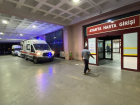 Diyarbak�r'da 112 Acil Sa�l�k ekibine sald�r�: 2 sa�l�k �al��an� b��akland�, 2'si darbedildi