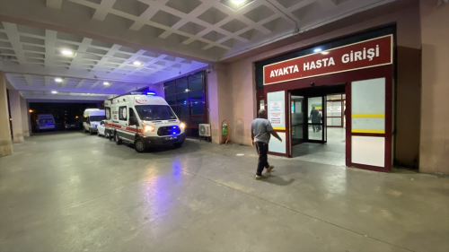 Diyarbakr'da 112 Acil Salk ekibine saldr: 2 salk alan yaraland
