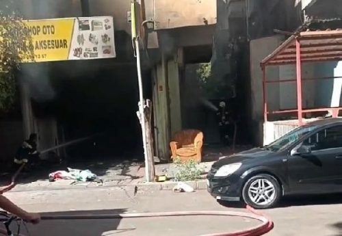 Diyarbakr'da Oto Aksesuarcda Yangn: 2 Kii Yaraland