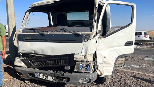 Diyarbakr-anlurfa Karayolunda Trafik Kazas: 2'si Bebek 6 Kii Yaraland