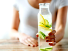 Diyette en s�k yap�lan 7 yanl�� aras�nda, a� karn�na limonlu, sirkeli su i�mek!