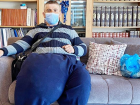 Dizlerinden sarkan ur ile hayat�n� kabusa �evirmi�ti! 6 saatlik operasyonla 35 kiloluk kitle al�nd�