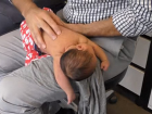 Doktor, Bebei Tedavi Ederken Neredeyse Omurgasn Kryordu