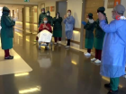 Doktorlar�n umudunu kesti�i korona hastas� alk��larla taburcu oldu