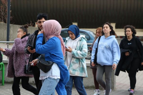 Dr. nce'den 'nomofobi' uyars: Korkuya bal stres, fke yaanabiliyor