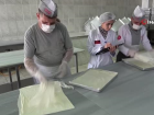 D�nyaya yay�lan lezzetler �retim band�ndan personel ki�isel bak�m�na kadar denetleniyor