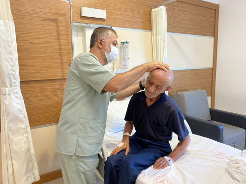Duymaynca doktora gitti, ameliyatta kulandan kanlar oke etti