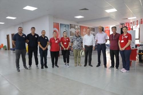 Edirne Belediye Ba�kan� T�rk K�z�lay'a Kan Ba����nda Bulundu