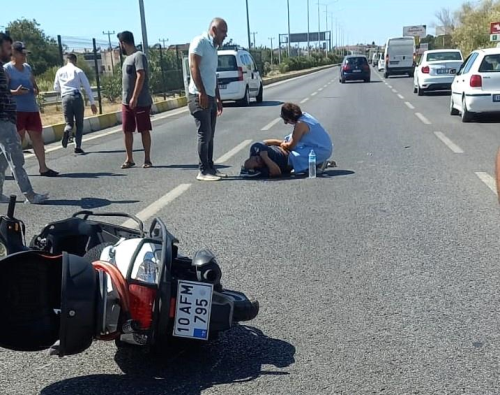 Edremit'te motosiklet ile ara arpt, yaral srcye evredekiler yardm etti
