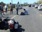 Edremit'te motosiklet ile araç çarpıştı, çevredekiler yardıma koştu