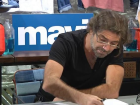 Efsane karikat�rist, g�z muayenesine gitti ama!