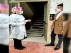Elaz��'da Covid-19 vakas� ��kan evlere uyar� etiketi