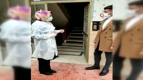 Elaz'da Covid-19 vakas kan evlere uyar etiketi