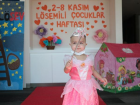 Engelli �ocuklar i�in �al���yordu, �imdi l�semili k�z� i�in m�cadele ediyor