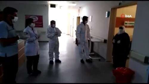 Erci'te korona tedavisi tamamlanan 4 kii alklarla taburcu edildi