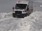 Erci�'te yolu kapanan mahalledeki kalp hastas� i�in seferberlik